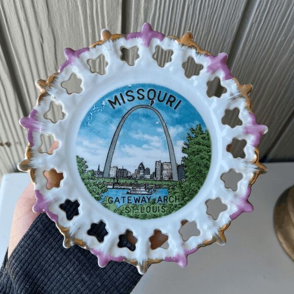 VTG Missouri Gateway Arch Souvenir Plate St. Louis Pink Gold Rim Lattice Edge - Picture 4 of 8